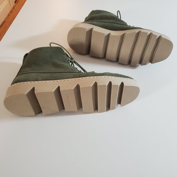 NWOT Bernardo Dana Green Suede Bootie with Camo Fleece Size 7.5 - Picture 5 of 7